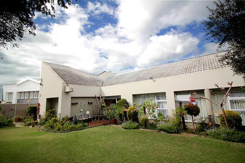 4 Bedroom Property for Sale in Hartenbos Heuwels Western Cape